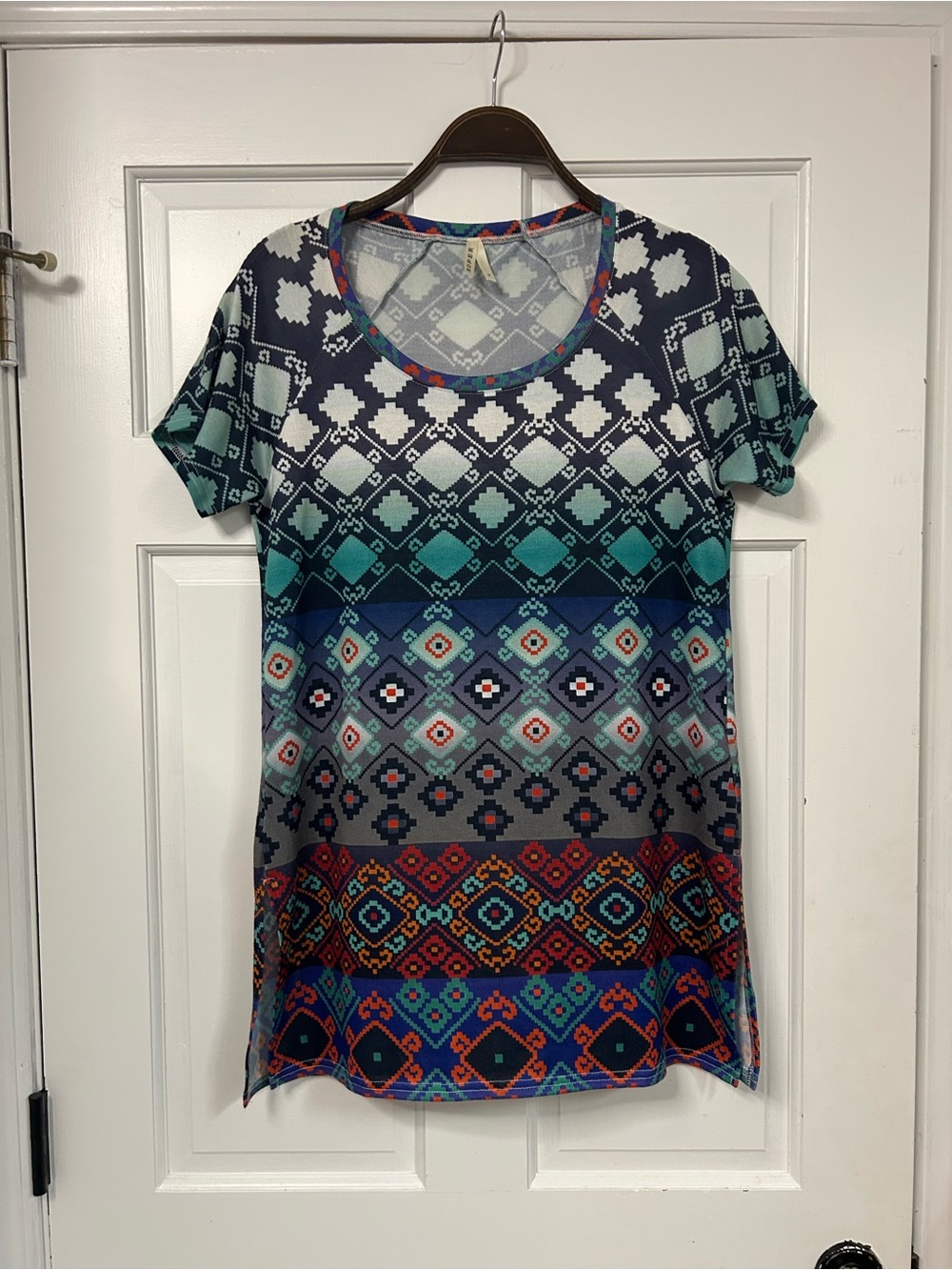 Roper Multicolor Geometric Short Sleeve Scoop Neck Top